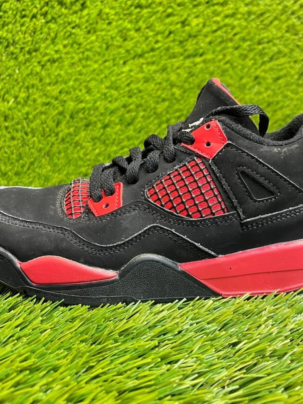 Nike Air Jordan 4 Retro Boys Size 3Y Black Red Athletic Leather Shoes Sneakers